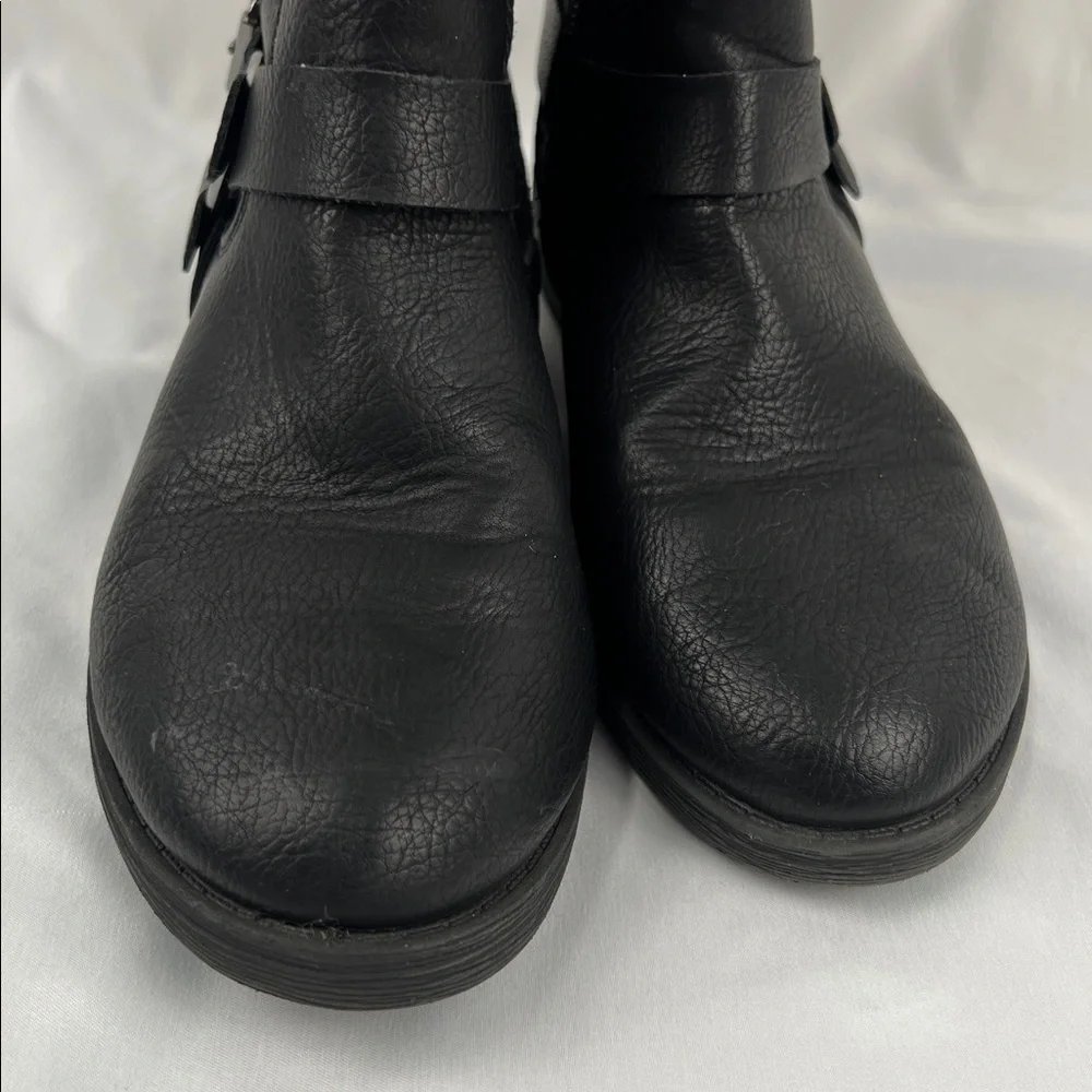 Wonder Nation - Girl’s Size 2 - Black boots - High Boot - Embellishment buckles